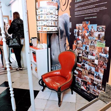 Feetup Home Backpackers บาเลนเซีย ภายนอก รูปภาพ