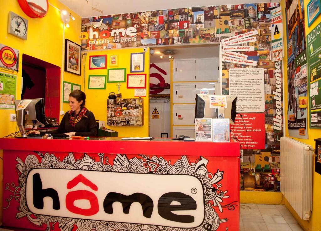 Feetup Home Backpackers บาเลนเซีย ภายนอก รูปภาพ
