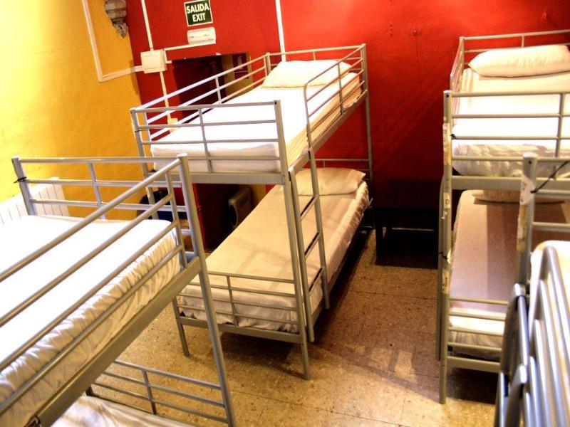 Feetup Home Backpackers บาเลนเซีย ภายนอก รูปภาพ