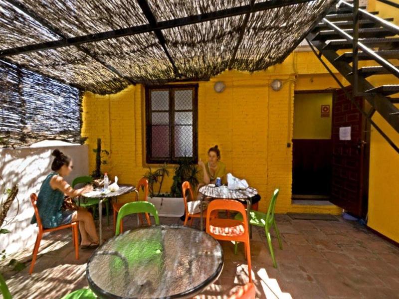 Feetup Home Backpackers บาเลนเซีย ภายนอก รูปภาพ