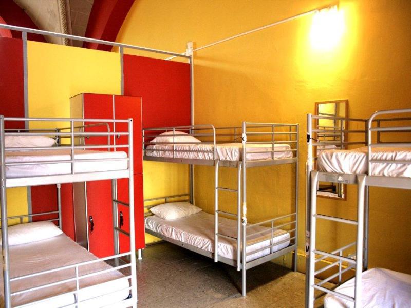 Feetup Home Backpackers บาเลนเซีย ภายนอก รูปภาพ