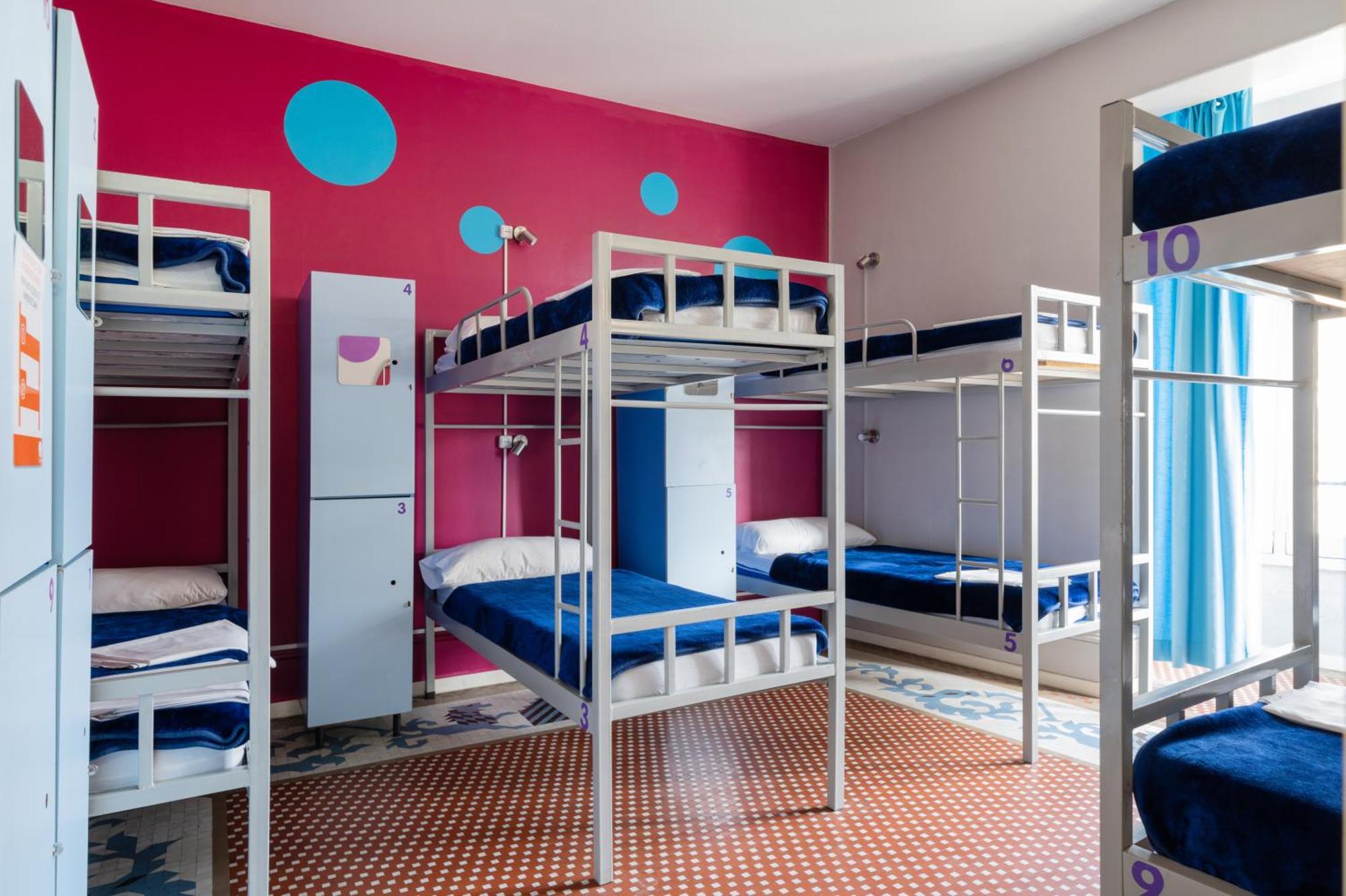 Feetup Home Backpackers บาเลนเซีย ภายนอก รูปภาพ