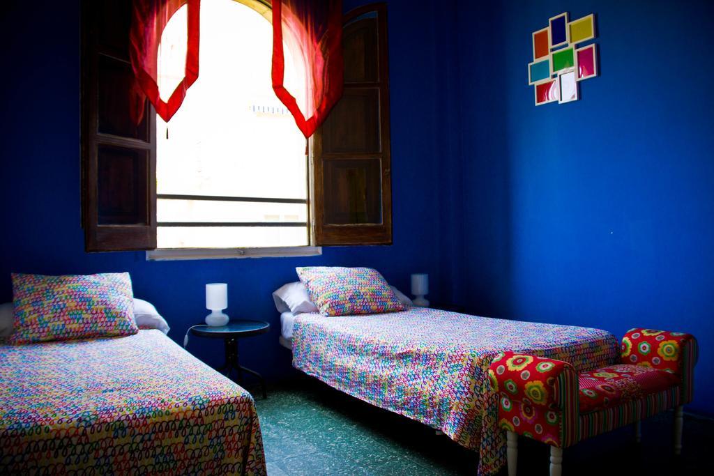Feetup Home Backpackers บาเลนเซีย ภายนอก รูปภาพ