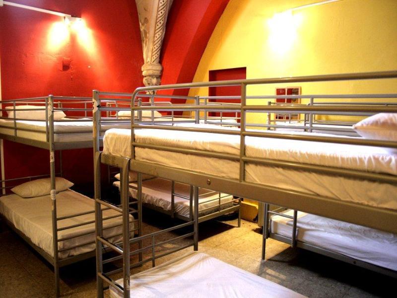 Feetup Home Backpackers บาเลนเซีย ภายนอก รูปภาพ