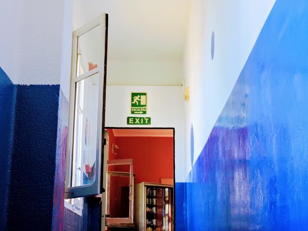 Feetup Home Backpackers บาเลนเซีย ภายนอก รูปภาพ