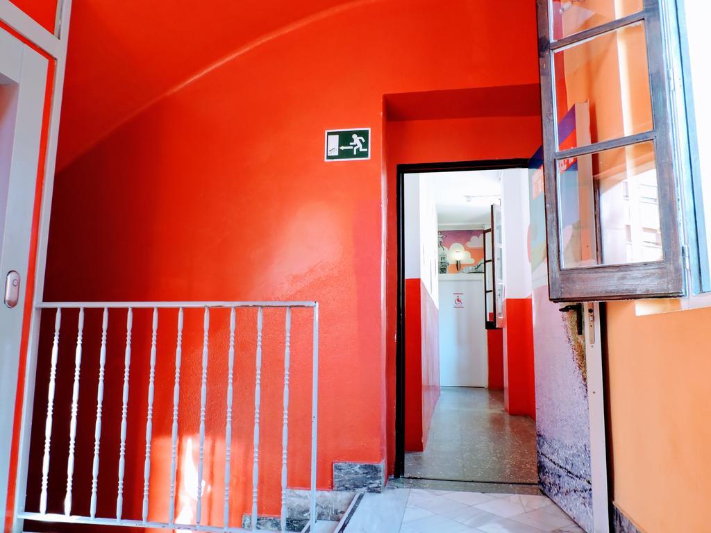 Feetup Home Backpackers บาเลนเซีย ภายนอก รูปภาพ