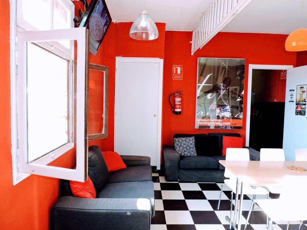 Feetup Home Backpackers บาเลนเซีย ภายนอก รูปภาพ