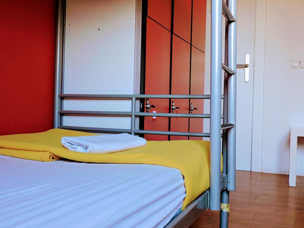 Feetup Home Backpackers บาเลนเซีย ภายนอก รูปภาพ