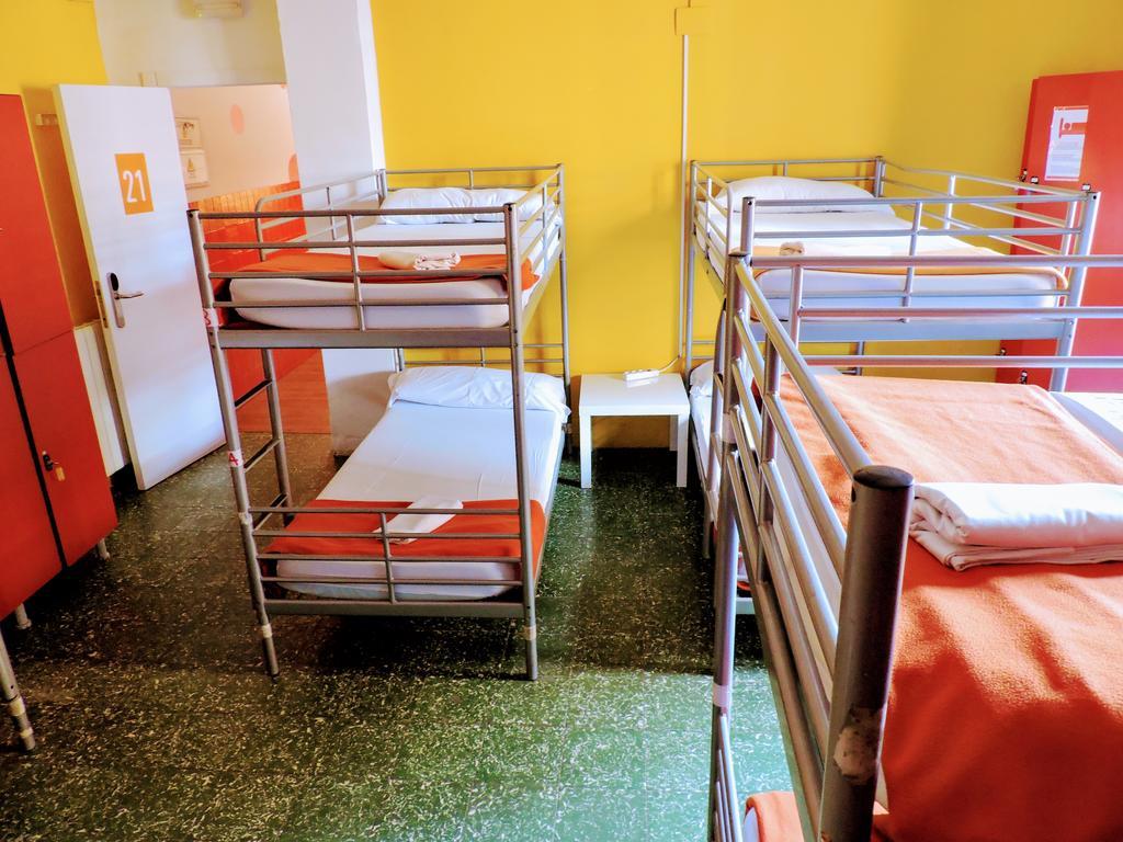 Feetup Home Backpackers บาเลนเซีย ภายนอก รูปภาพ