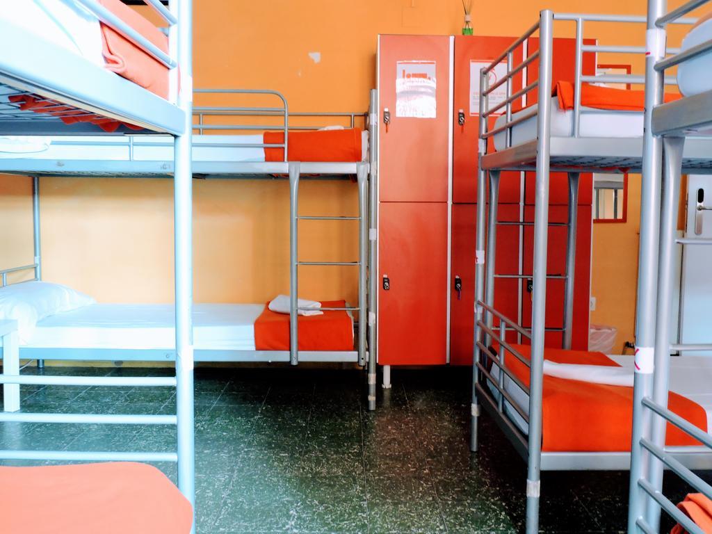 Feetup Home Backpackers บาเลนเซีย ภายนอก รูปภาพ