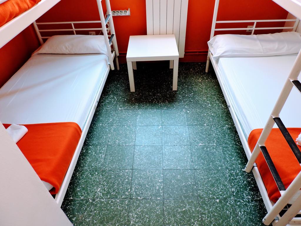 Feetup Home Backpackers บาเลนเซีย ภายนอก รูปภาพ