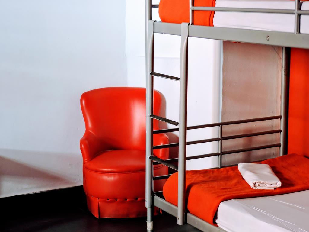 Feetup Home Backpackers บาเลนเซีย ภายนอก รูปภาพ