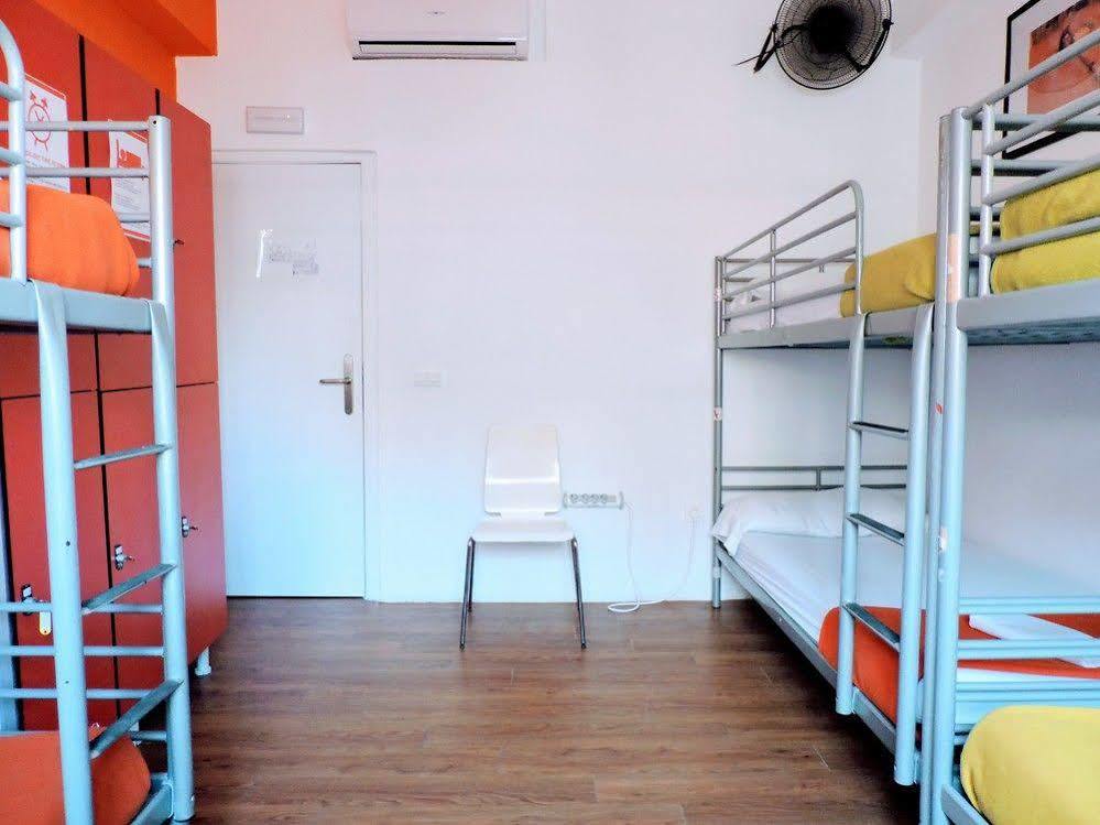 Feetup Home Backpackers บาเลนเซีย ภายนอก รูปภาพ