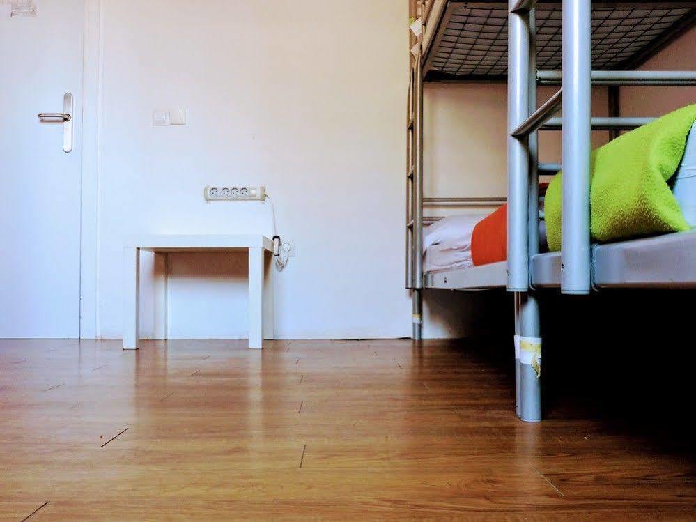 Feetup Home Backpackers บาเลนเซีย ภายนอก รูปภาพ