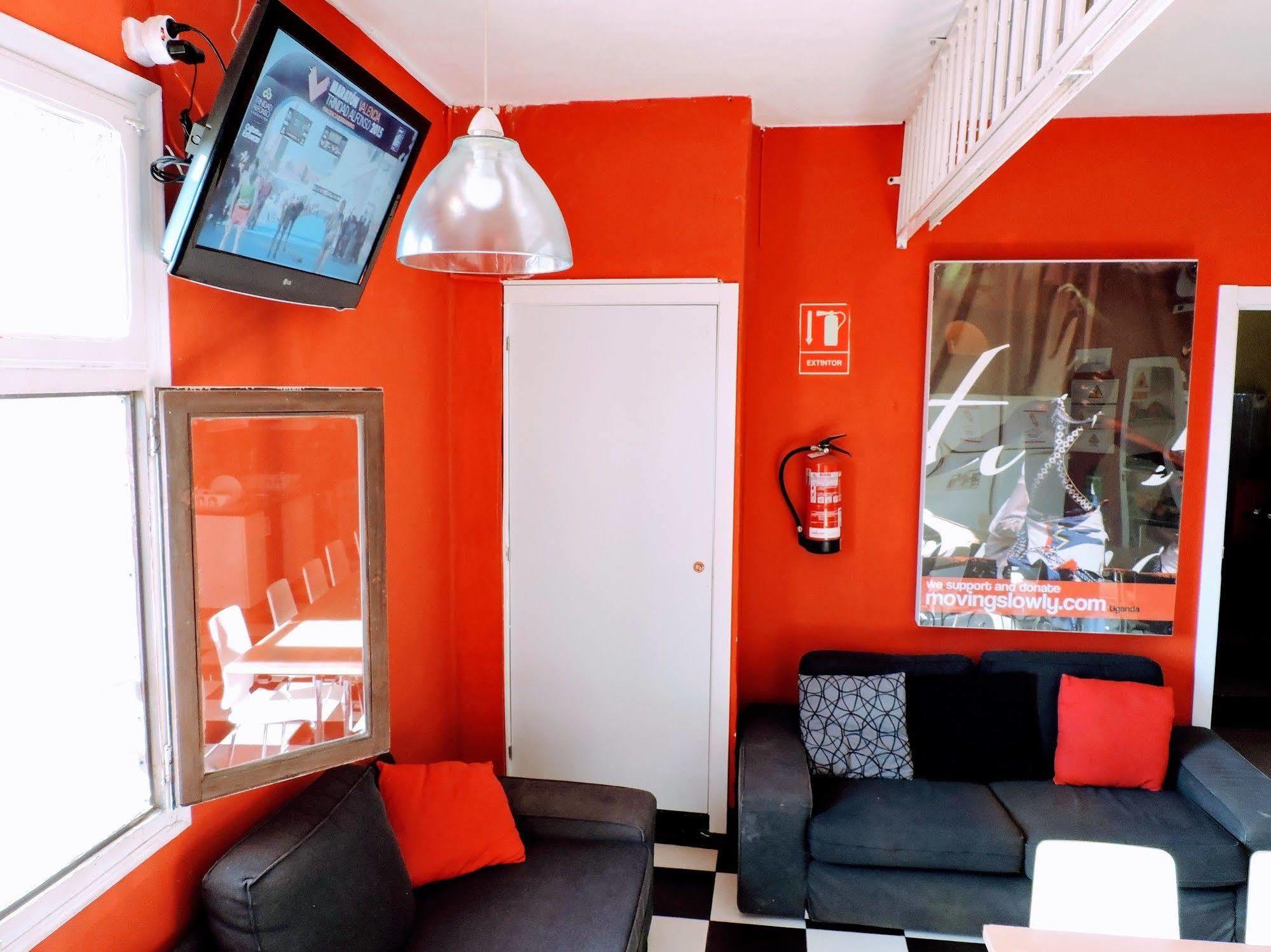 Feetup Home Backpackers บาเลนเซีย ภายนอก รูปภาพ