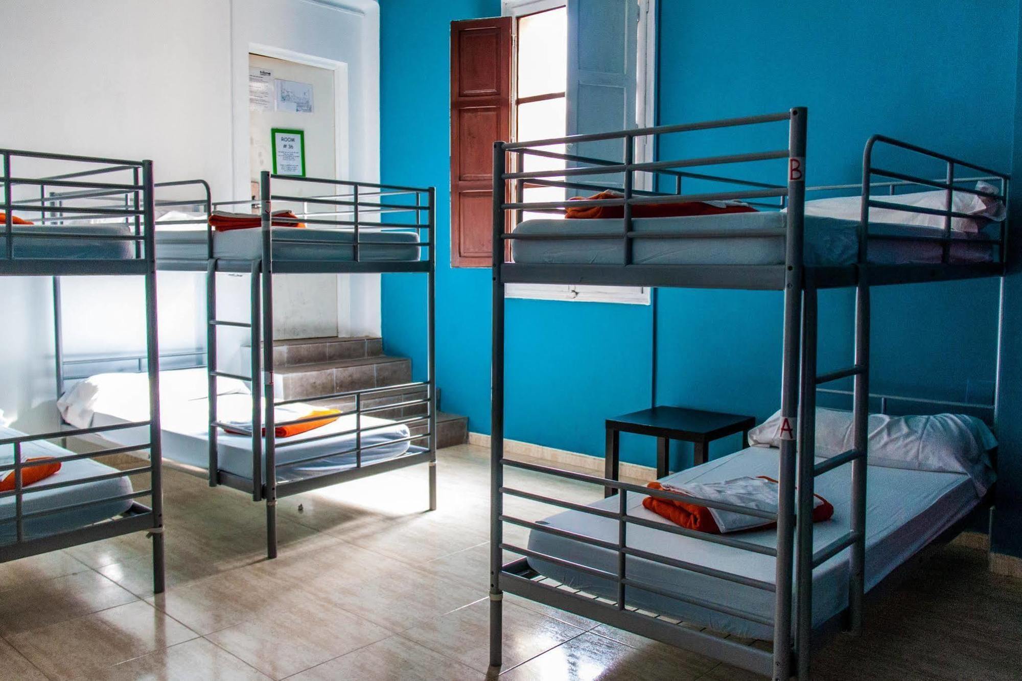 Feetup Home Backpackers บาเลนเซีย ภายนอก รูปภาพ